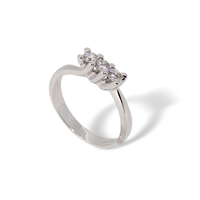 Anello trilogy in oro bianco 18 kt con diamanti 0.49 ct SI G – Tre diamanti, un solo cuore | Idee Preziose dal 1987 - IP.AK18B/33D